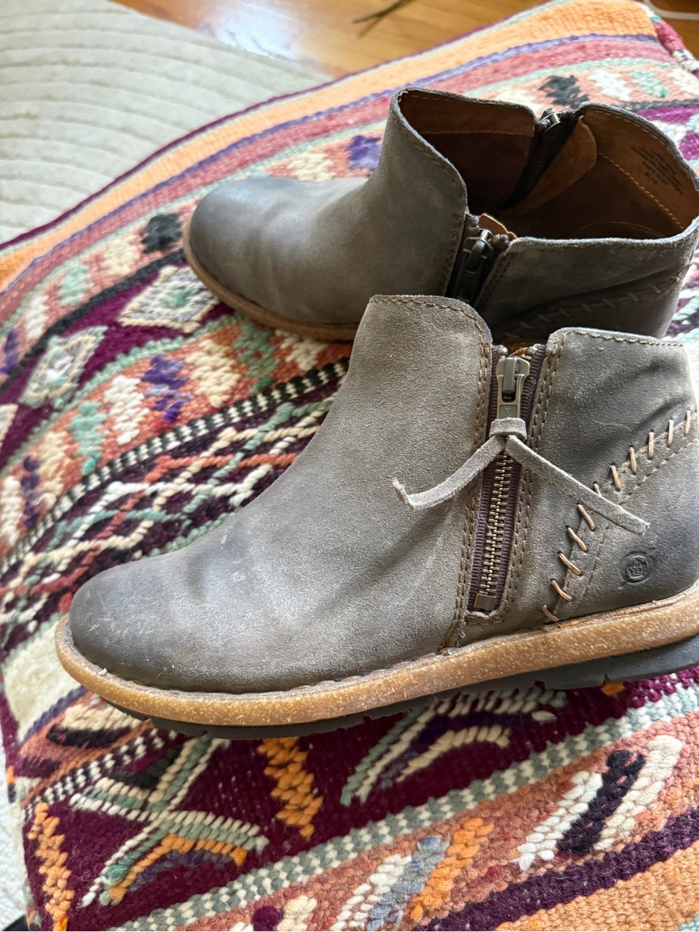Born Women’s Suede Ankle Bootie Size 7.5/38.5 - Picture 2 of 8